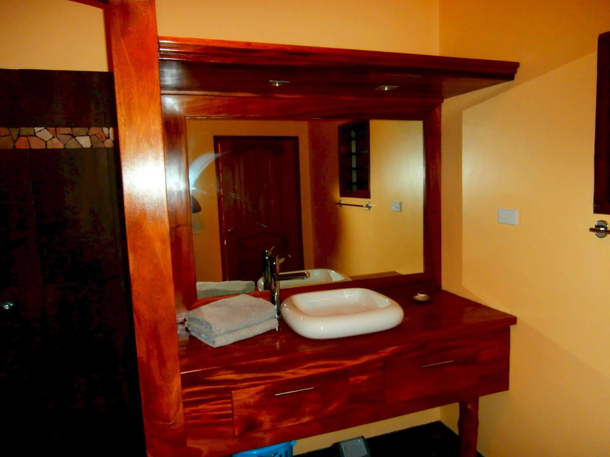 Korovesi Sunshine Villas Savusavu Extérieur photo