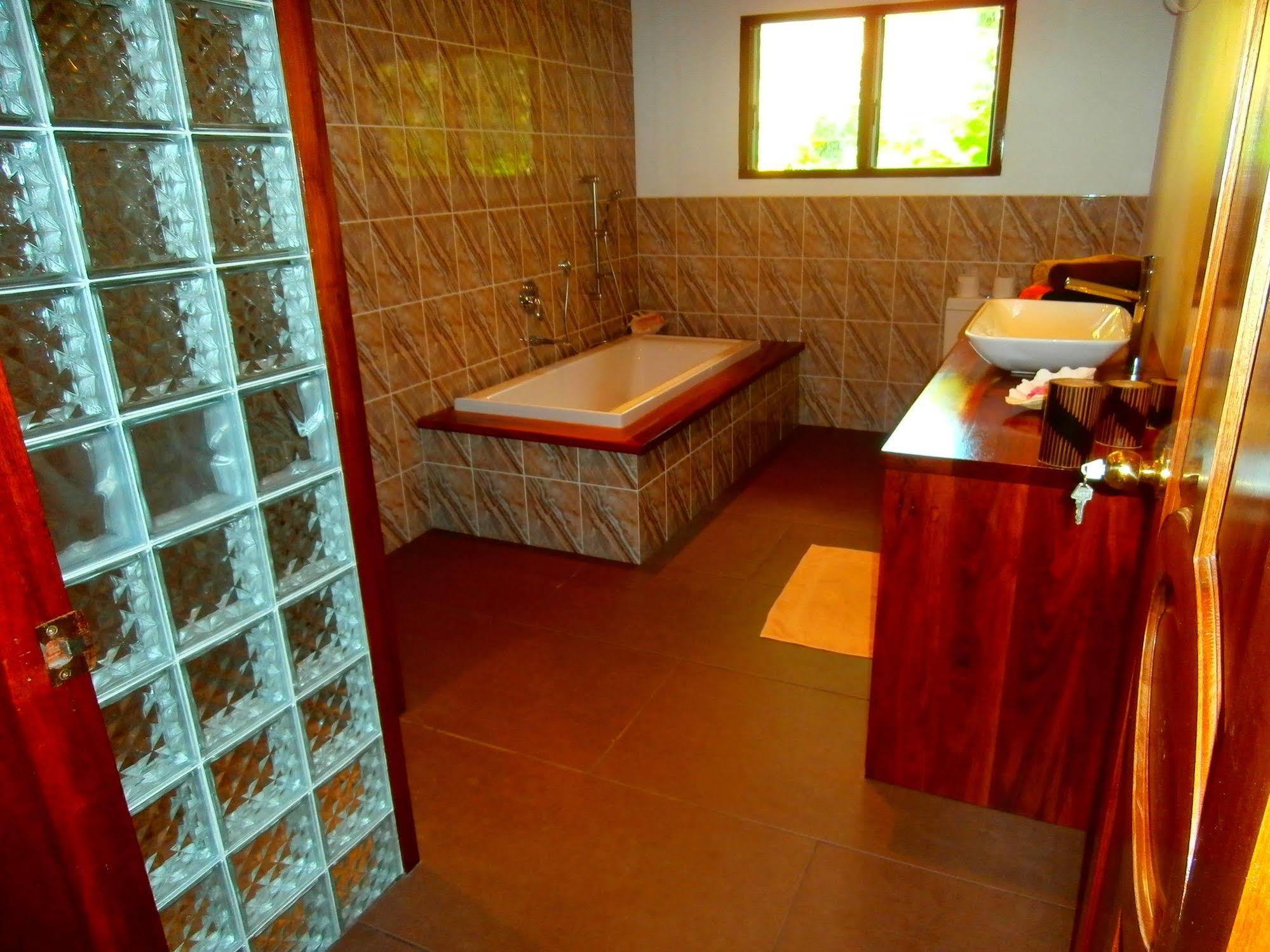 Korovesi Sunshine Villas Savusavu Extérieur photo